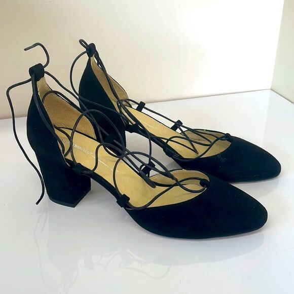 Intentionally Blank Hatter Chunky Heel in Black Suede - Picture 1 of 8